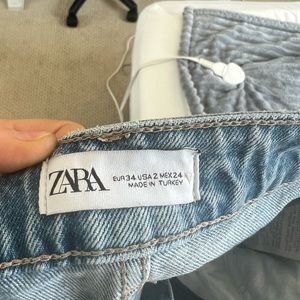 ZARA straight leg Jean size US 2